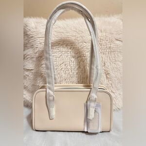 Coach Swing Zip Shoulder Bag (CHALK)
